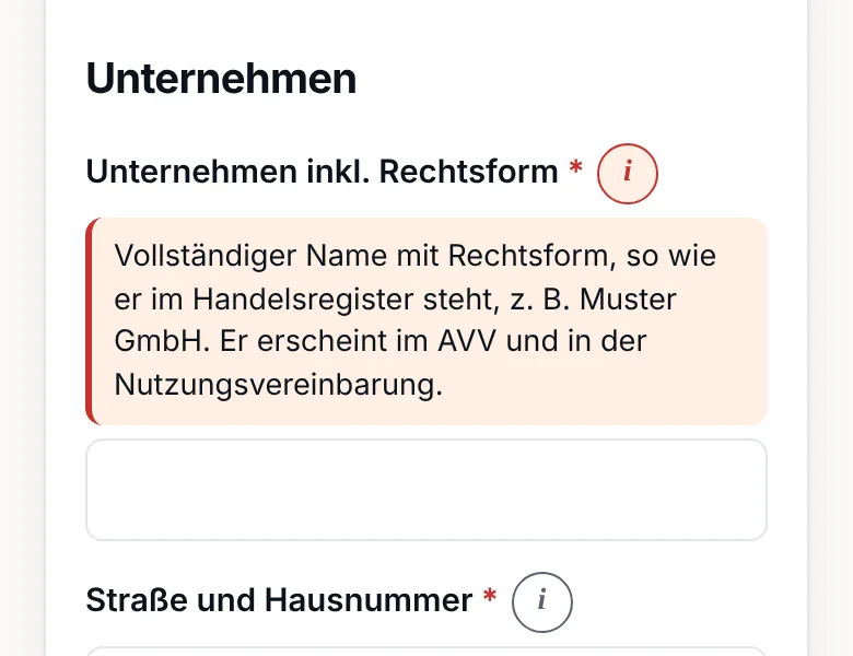 Geöffneter Tipp unter einem Eingabefeld auf dem Handy